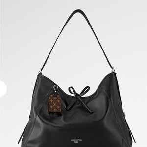 Louis Vuitton Carryall VIBE MM in lambskin & monogram canvas shoulder bag 2025